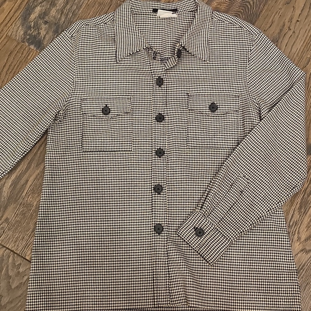 GAP Black and White Houndstooth Button Up